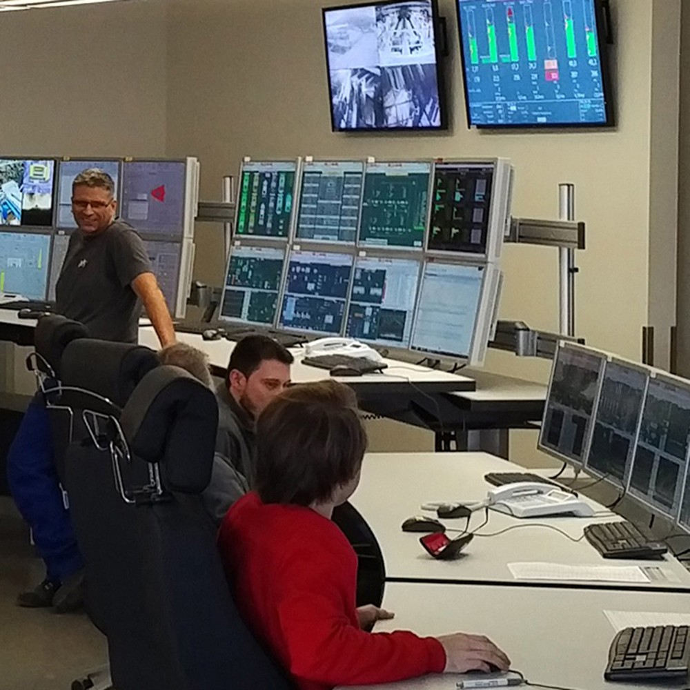 Svenstol 24 7 Kontorstol Læder - høj ryg og nakkestøtte