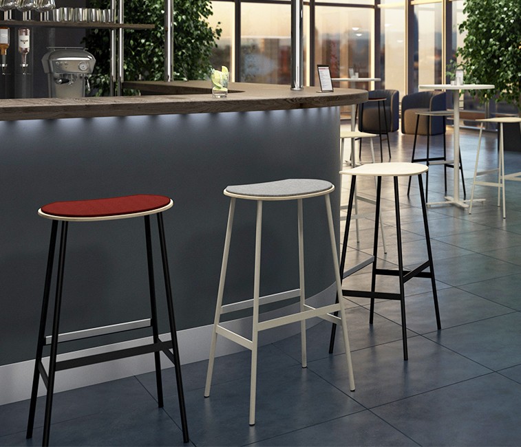 Cab barstol med polstret sæde