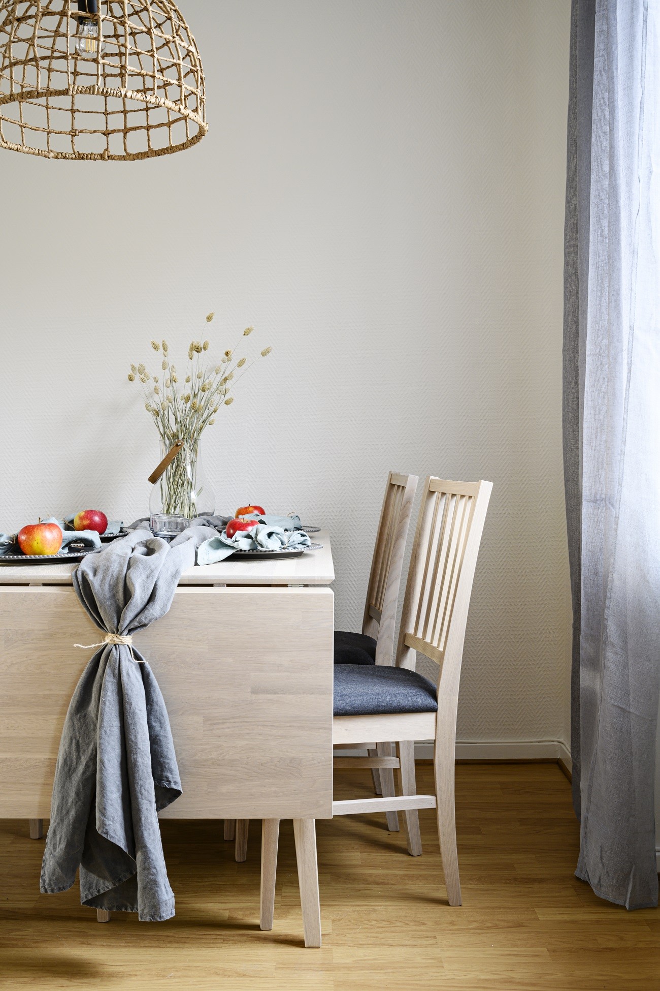 Rowico Filippa spisebordsstol hvidpigmenteret eg