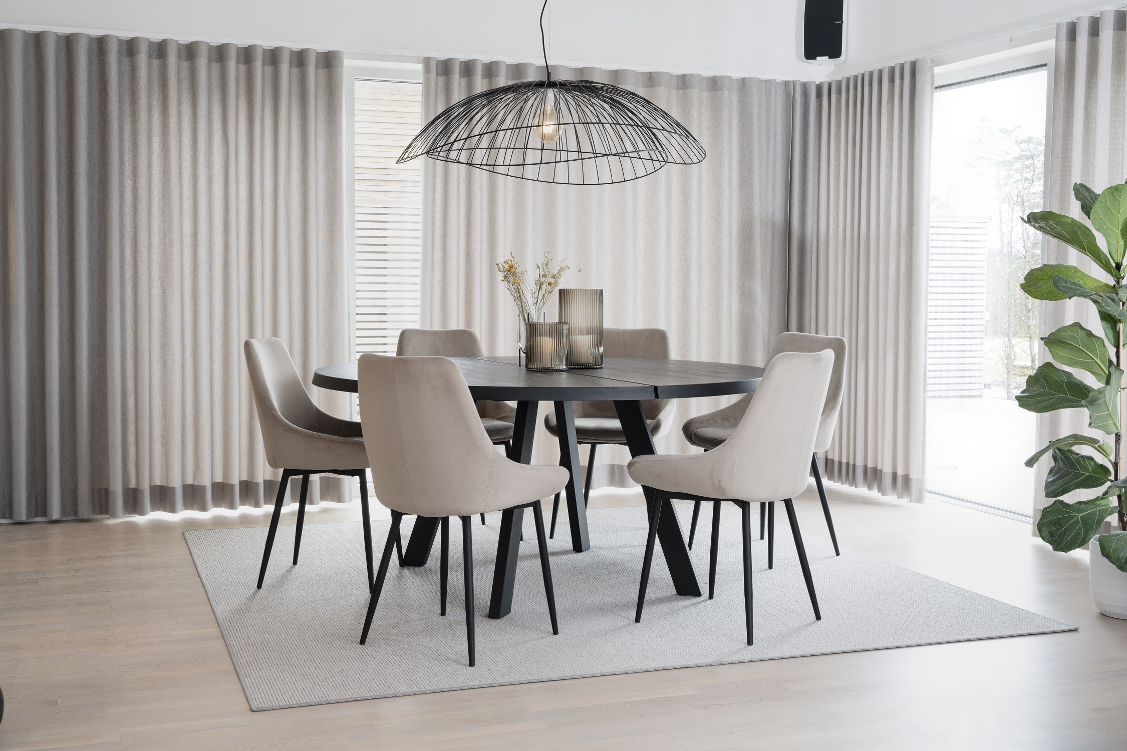 Rowico Fred rundt spisebord 3 farver