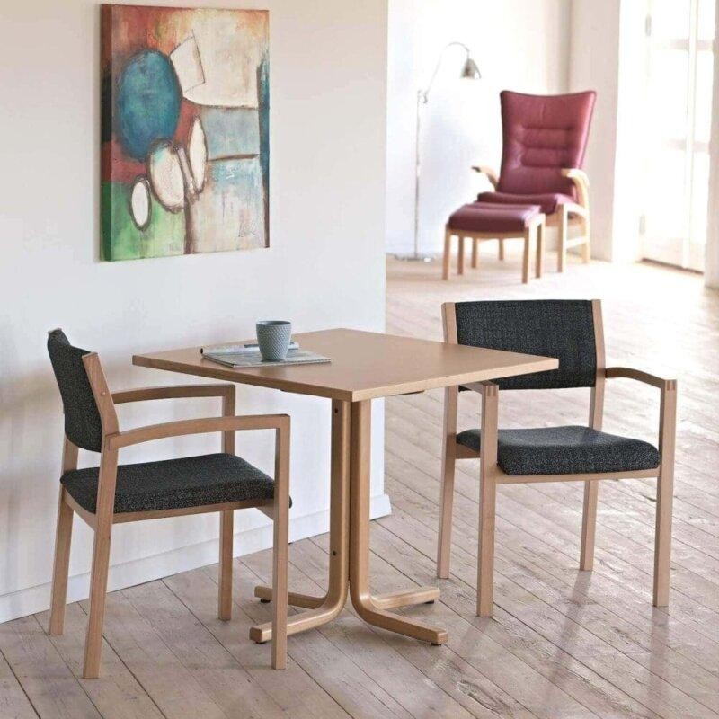 Farstrup Scala 2411 armstol i stof