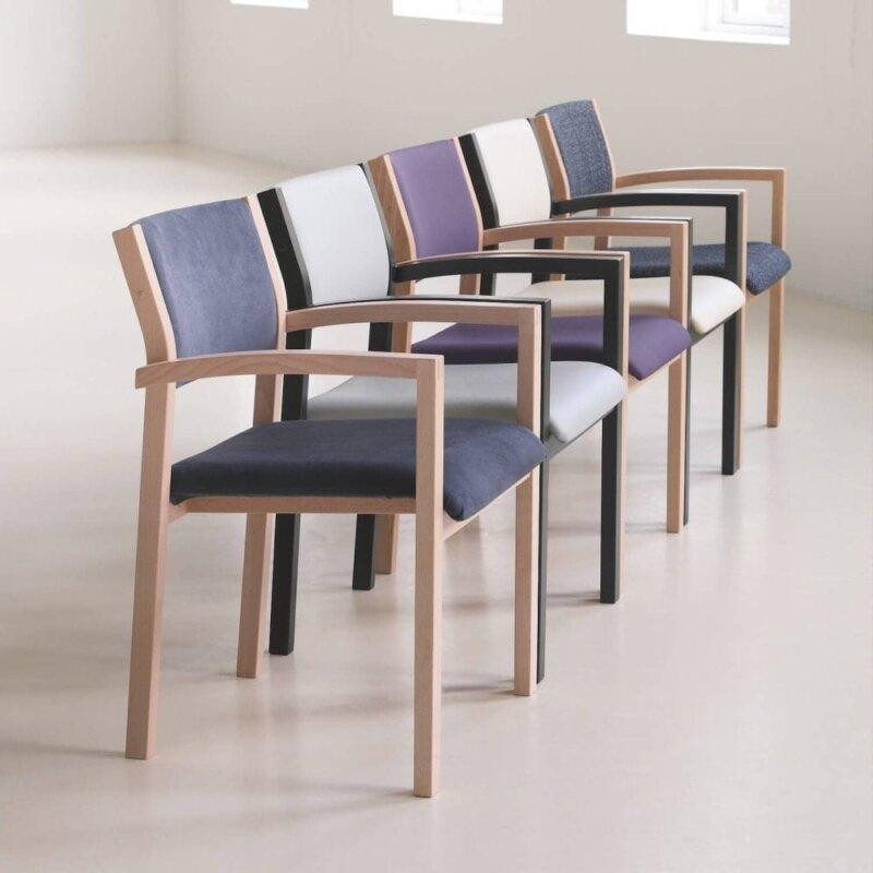 Farstrup Scala 2411 armstol i stof