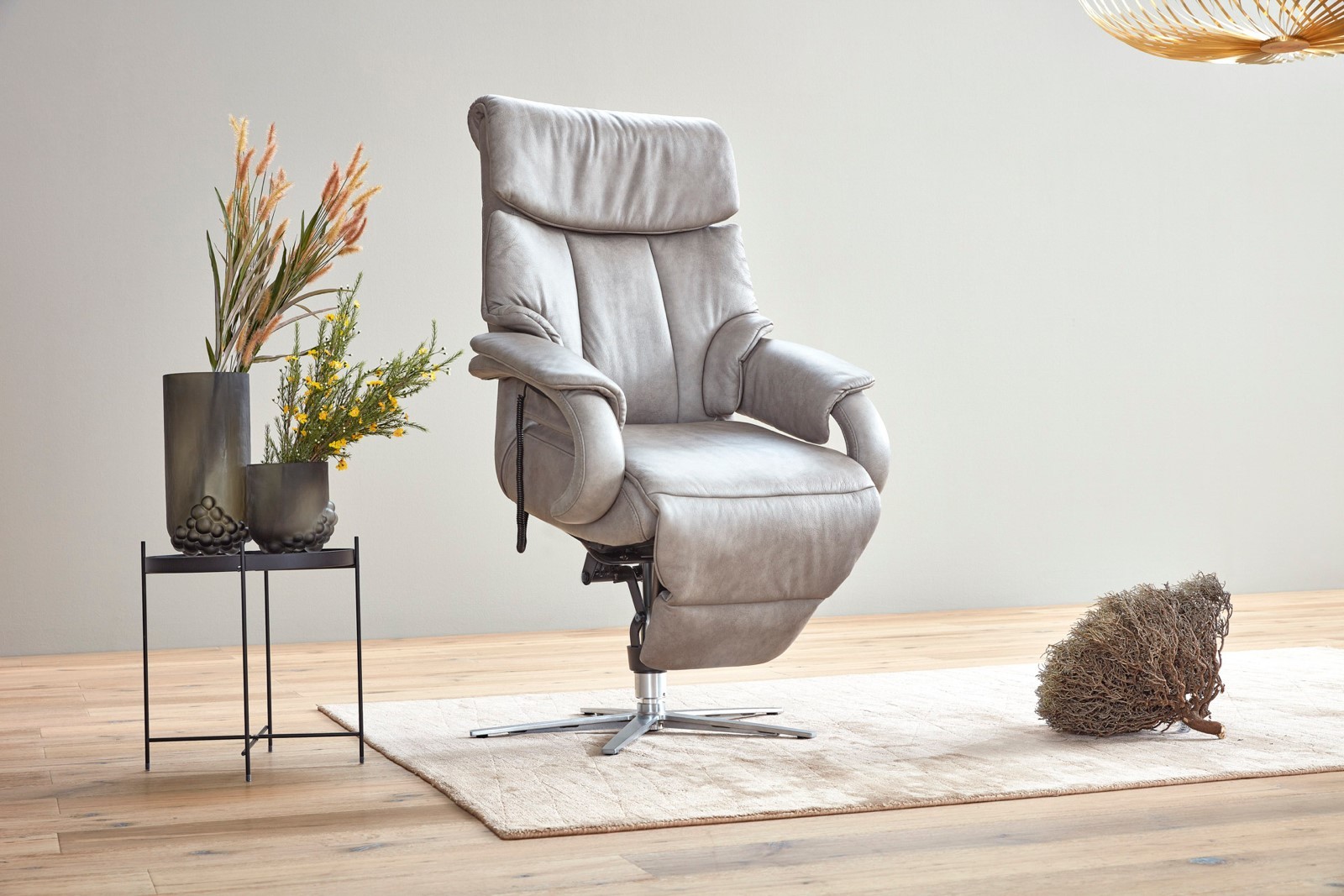 Liseleje hvilestol med el-betjent lift og nakkeregulering