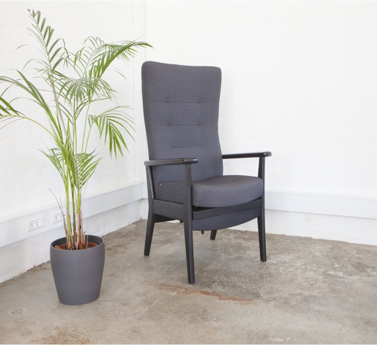 Farstrup Plus 5900 lænestol m. el-betjent sædeløft, tekstil