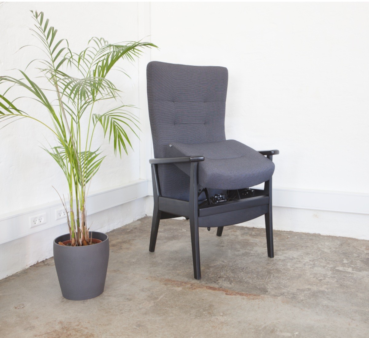 Farstrup Plus 5900 lænestol m. el-betjent sædeløft, tekstil