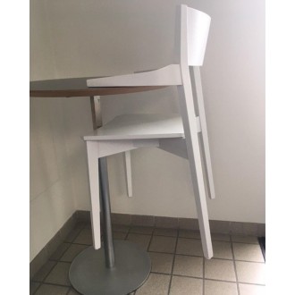 MISS spisebordsstol hvid med armlæn - stabelbar