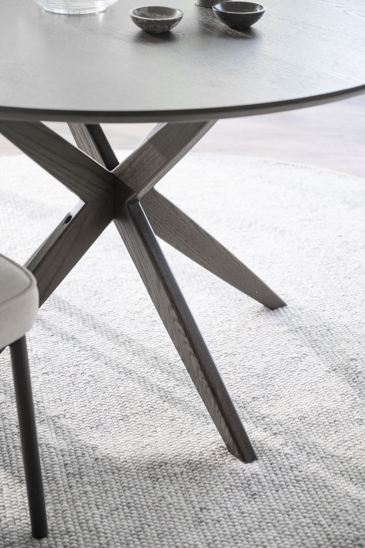 Rowico Calverton spisebord i mørkt eg