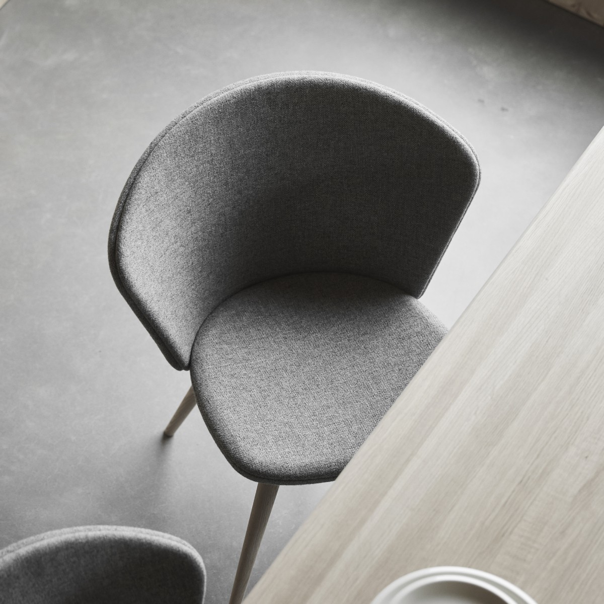 Stolab Miss Holly stol i Birk, Fuldpolstret spisebordsstol