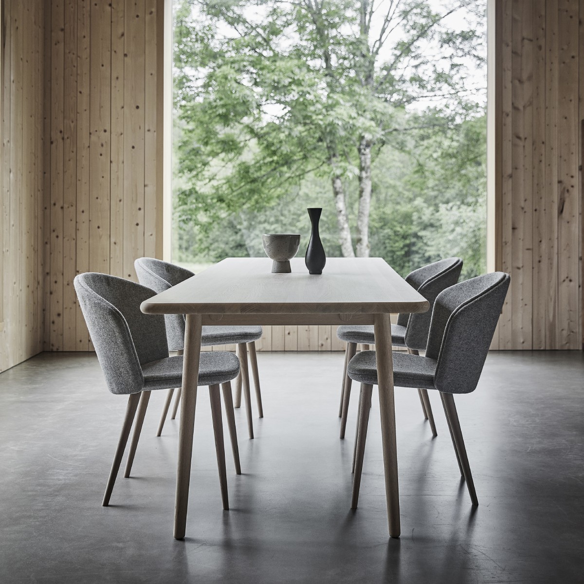 Stolab Miss Holly stol i Birk, Fuldpolstret spisebordsstol