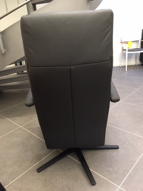 Valby manuel lænestol - sort læder  Udstillingsmodel