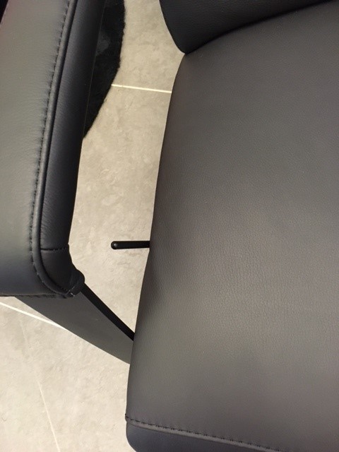 Valby manuel lænestol - sort læder  Udstillingsmodel