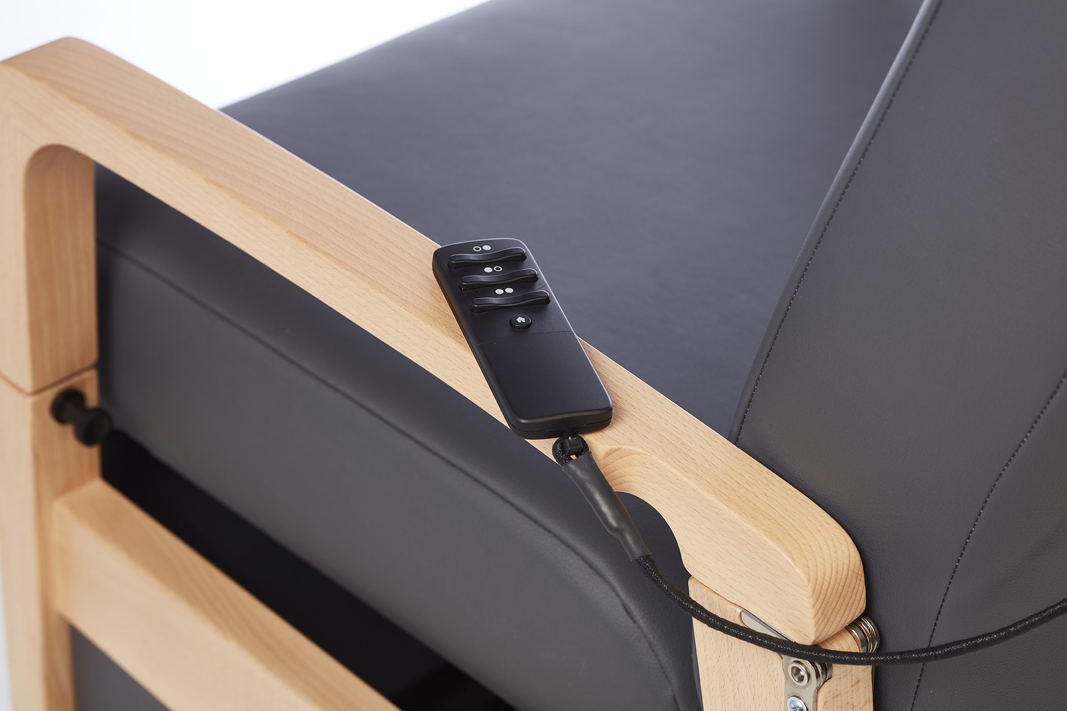 Schou Andersen 7031KFM Hvilestol med sædeløft - kunstlæder