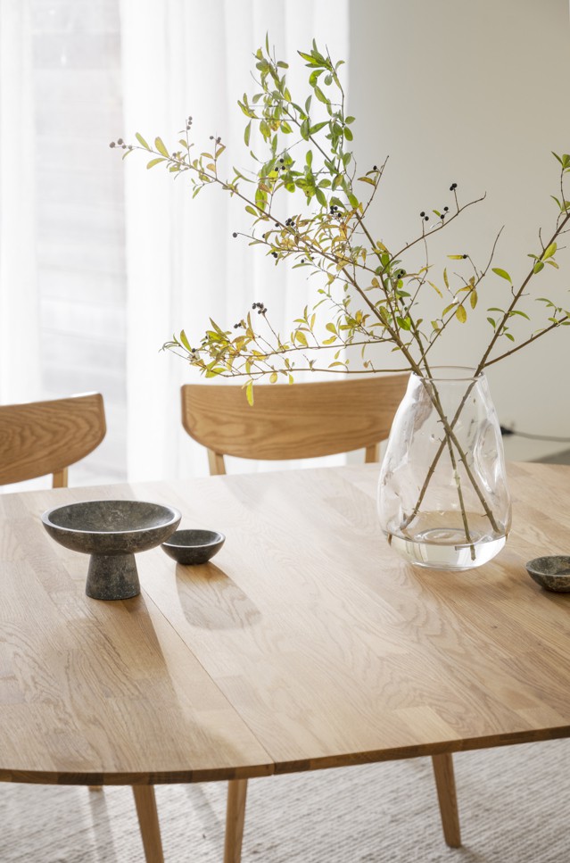 Filippa rundt spisebord i eg inkl. tillægsplade