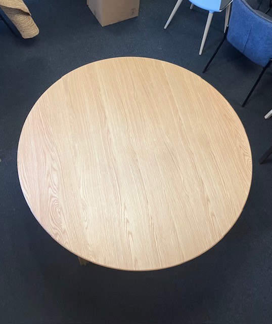 Cirkel Spisebord i Eg   Udstillingsmodel