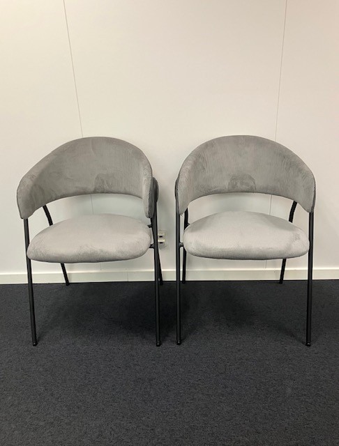 Spisestuestol grå stof (2 stk. sæt pris)   Udstillingsmodel