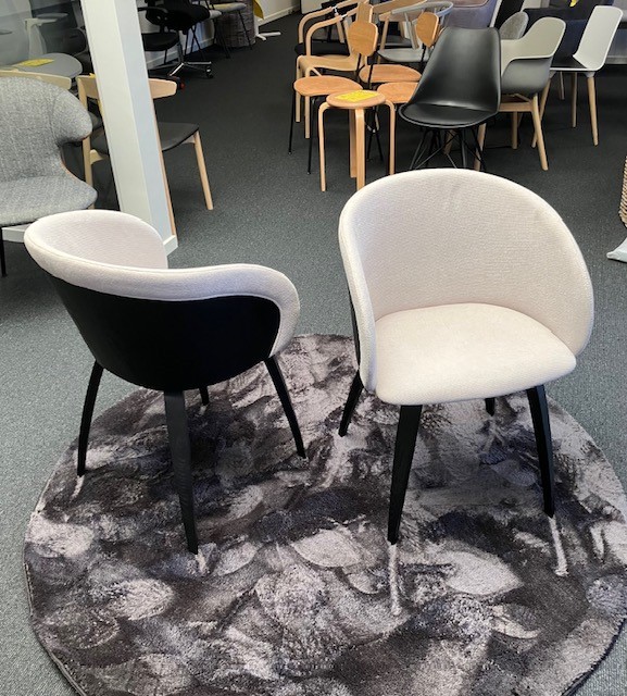 Imo spisestuestol (2 stk sæt pris)   Udstillingsmodel