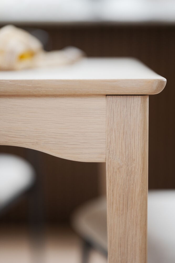 Markham spisebord, hvidpigmenteret eg