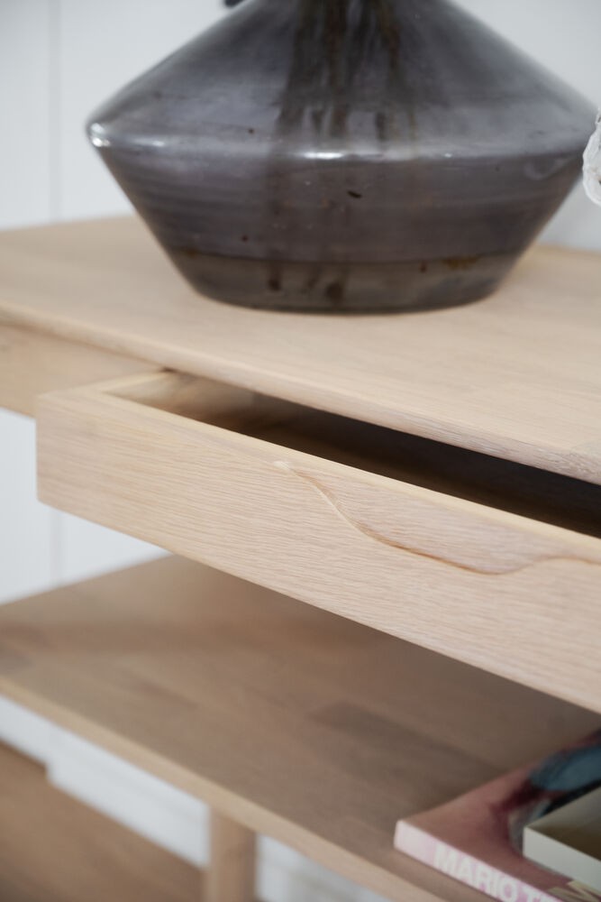 Markham konsolbord i hvidpigmenteret eg