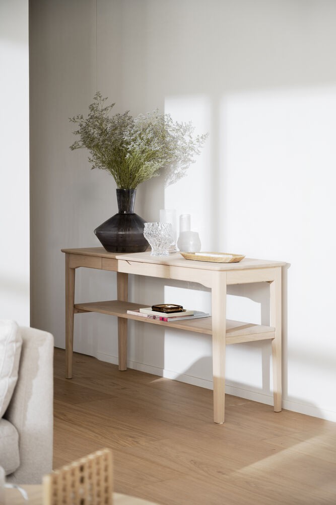 Markham konsolbord i hvidpigmenteret eg