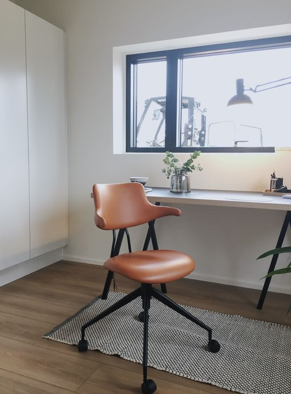 VL119 stol fra Vermund med fuldpolstret sæde og ryg