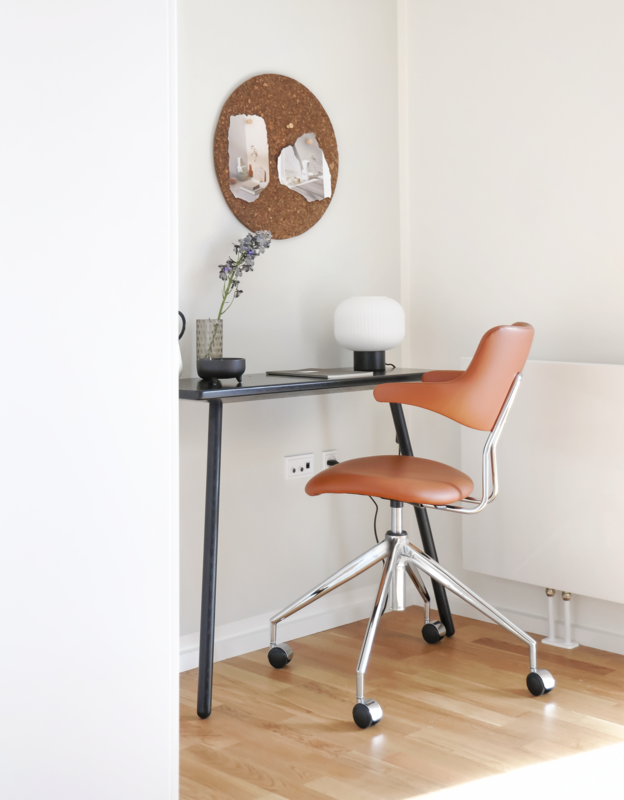 VL119 stol fra Vermund med fuldpolstret sæde og ryg