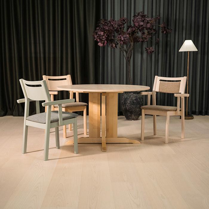 Alma Spisebordsstol med korte armlæn - tekstil eller kunstlæder