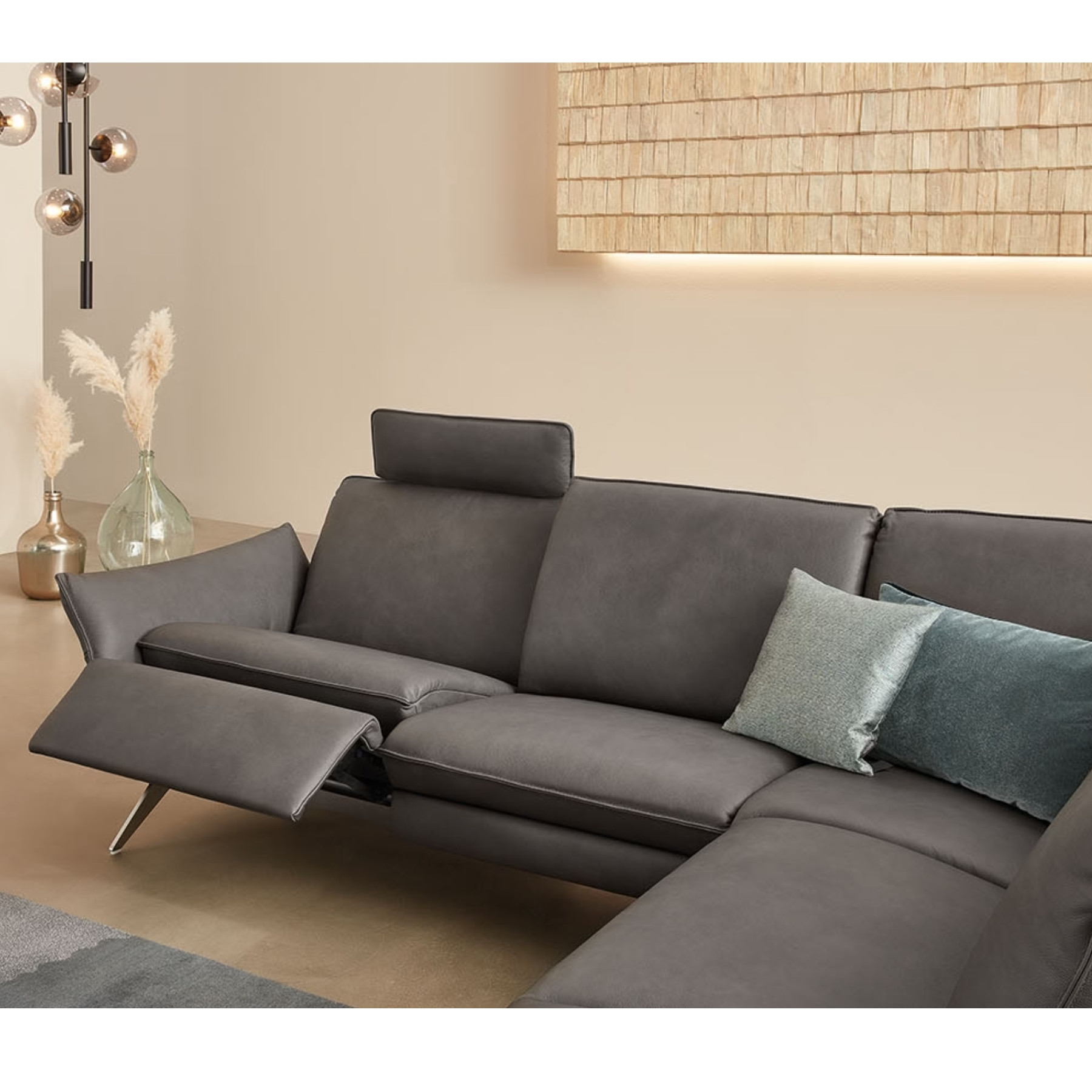 Sofa Cumurex 6902 med smarte funktioner