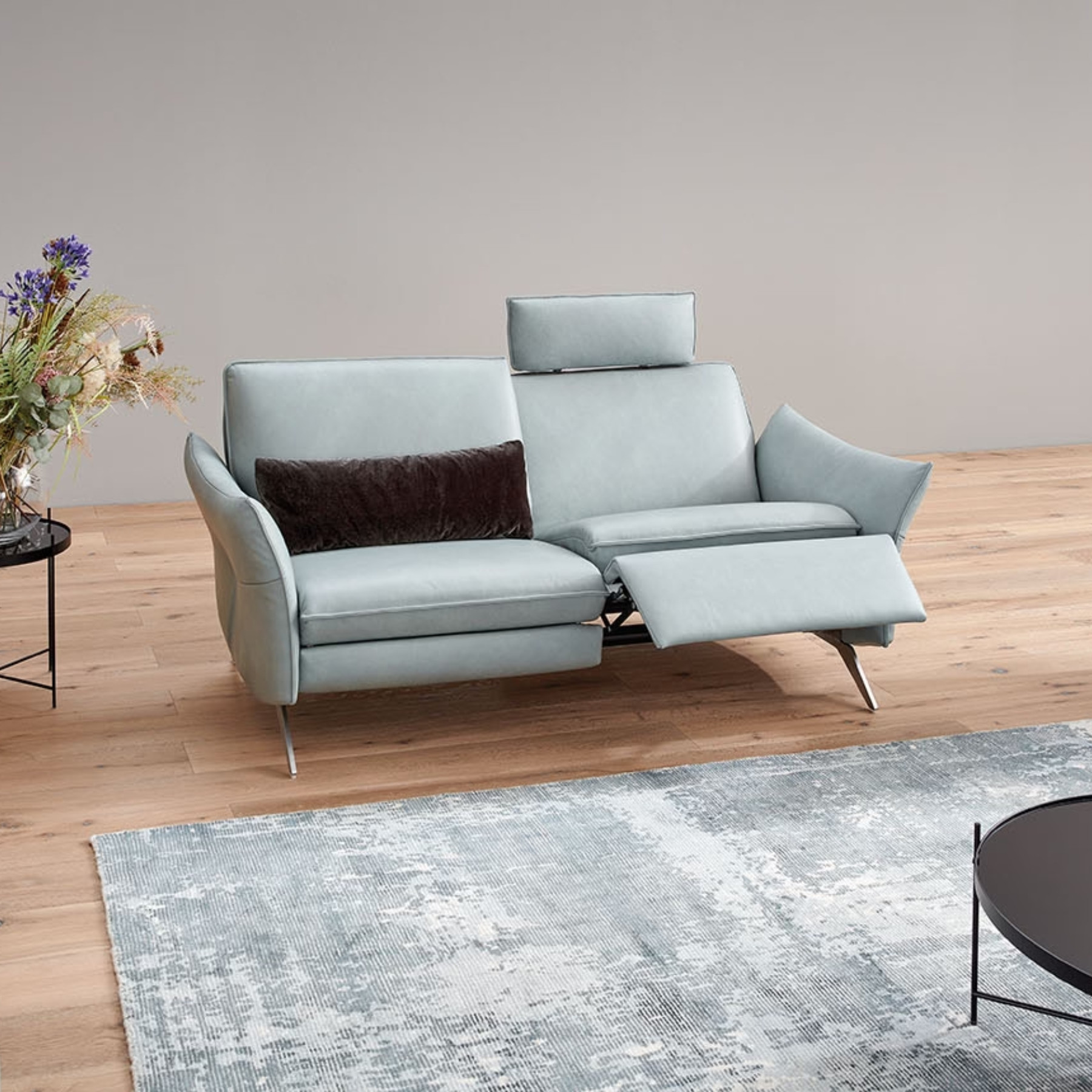 Sofa Cumurex 6902 med smarte funktioner