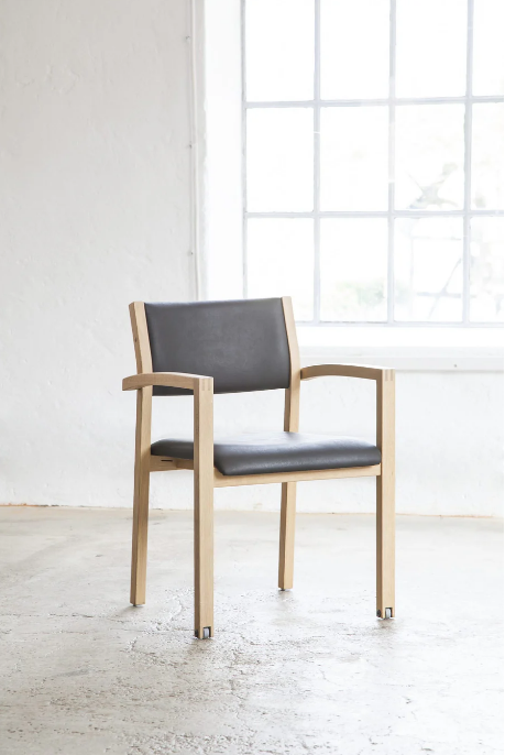 Farstrup Scala 2411 armstol i læder