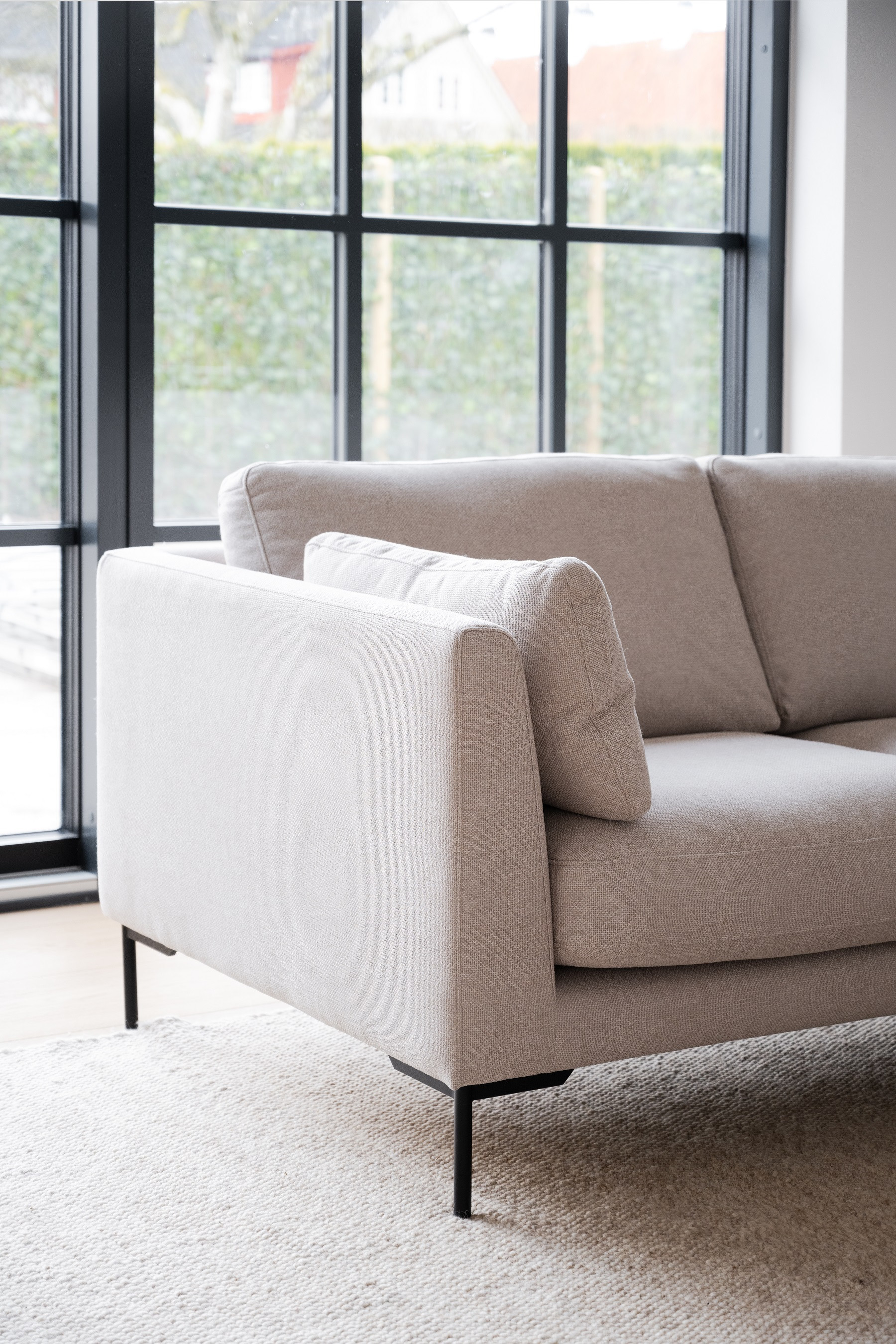 Corwin 2,5 og 3 personers sofa i lys beige stof