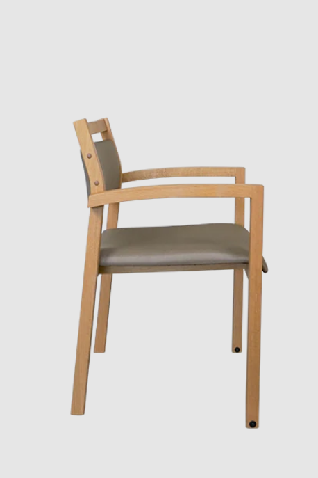 Farstrup Scala 2419 armstol med gribebøjle i stof