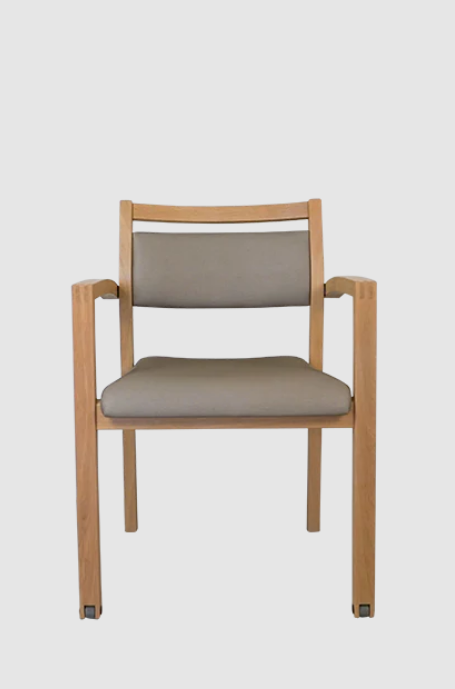 Farstrup Scala 2419 armstol med gribebøjle i stof