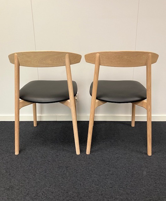Spisestuestole Sort Læder/Eg (2 stk. sætpris) Udstillingsmodel