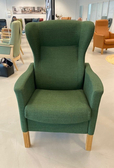 Milos øreklapstol i grøn stof med vip Udstillingsmodel