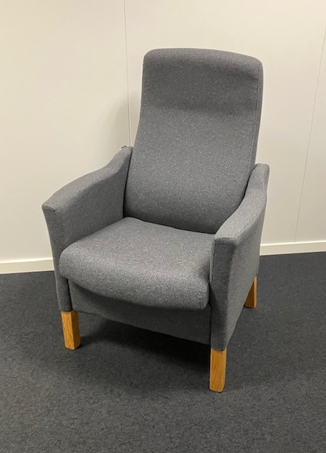 Milos hvilestol i grå stof Udstillingsmodel