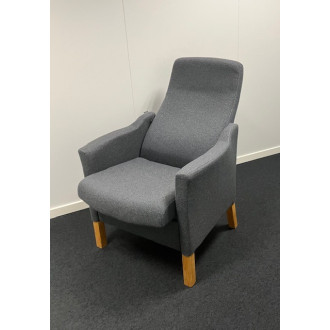 Milos hvilestol i grå stof Udstillingsmodel