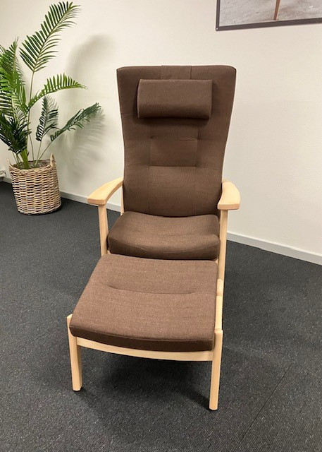 Farstrup Plus 5900 hvilestol med fodskammel i stof Udstillingsmodel