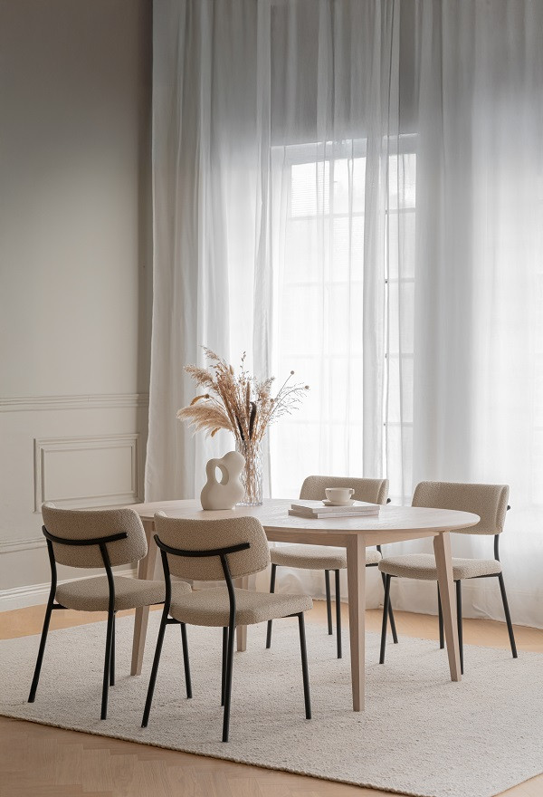 Herbster spisebordsstol i beige stof med metalben