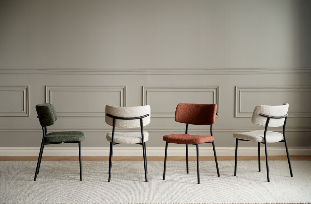 Herbster spisebordsstol i beige stof med metalben