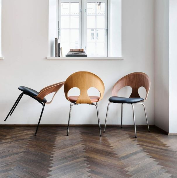 VL110 Øjestol, træryg og polstret sæde i læder