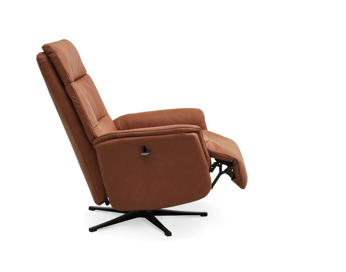 Malthe lænestol i læder med indbygget fodhviler, manuel