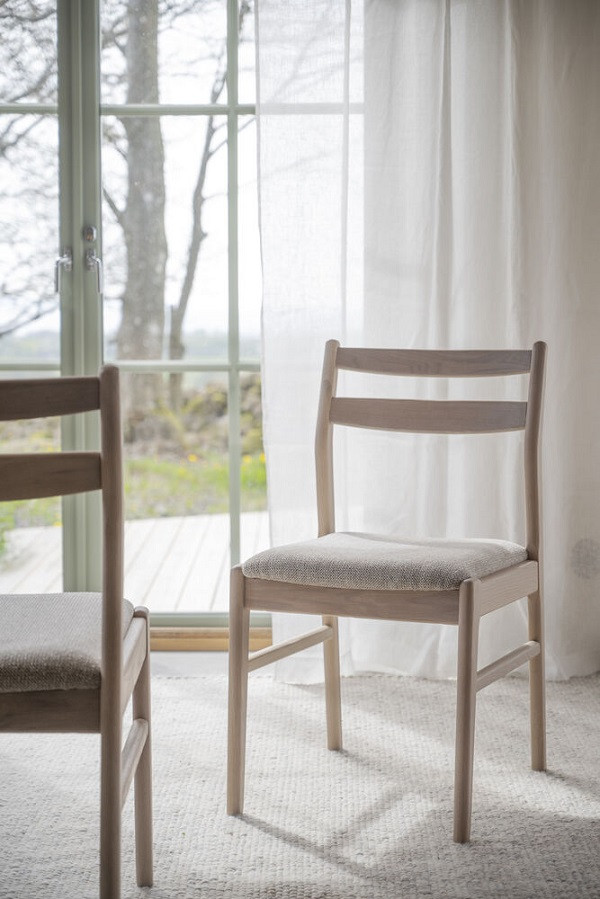 Kerwin Spisebordsstol, hvidpigmenteret eg og lys beige stof