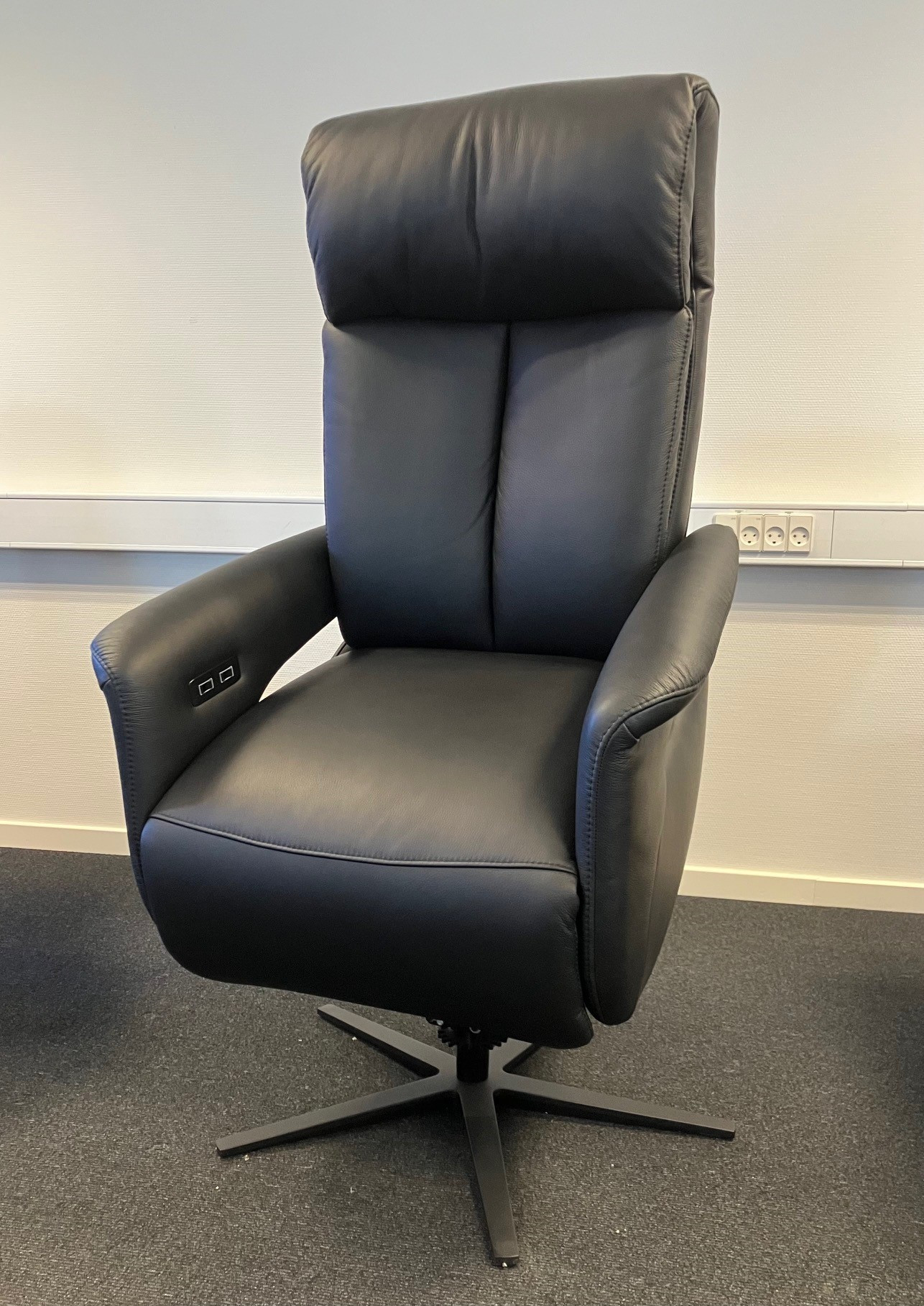 Bilbao330 El-betjent løftestol med indbygget batteri Udstillingsmodel