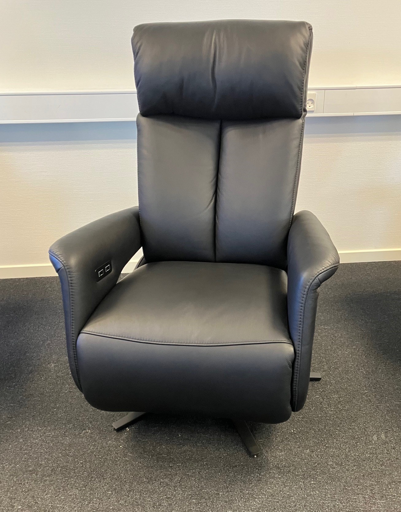 Bilbao330 El-betjent løftestol med indbygget batteri Udstillingsmodel