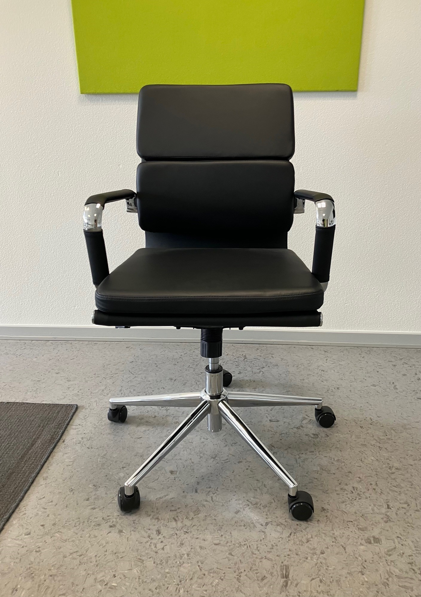 Sevilla stol i sort kunstlæder