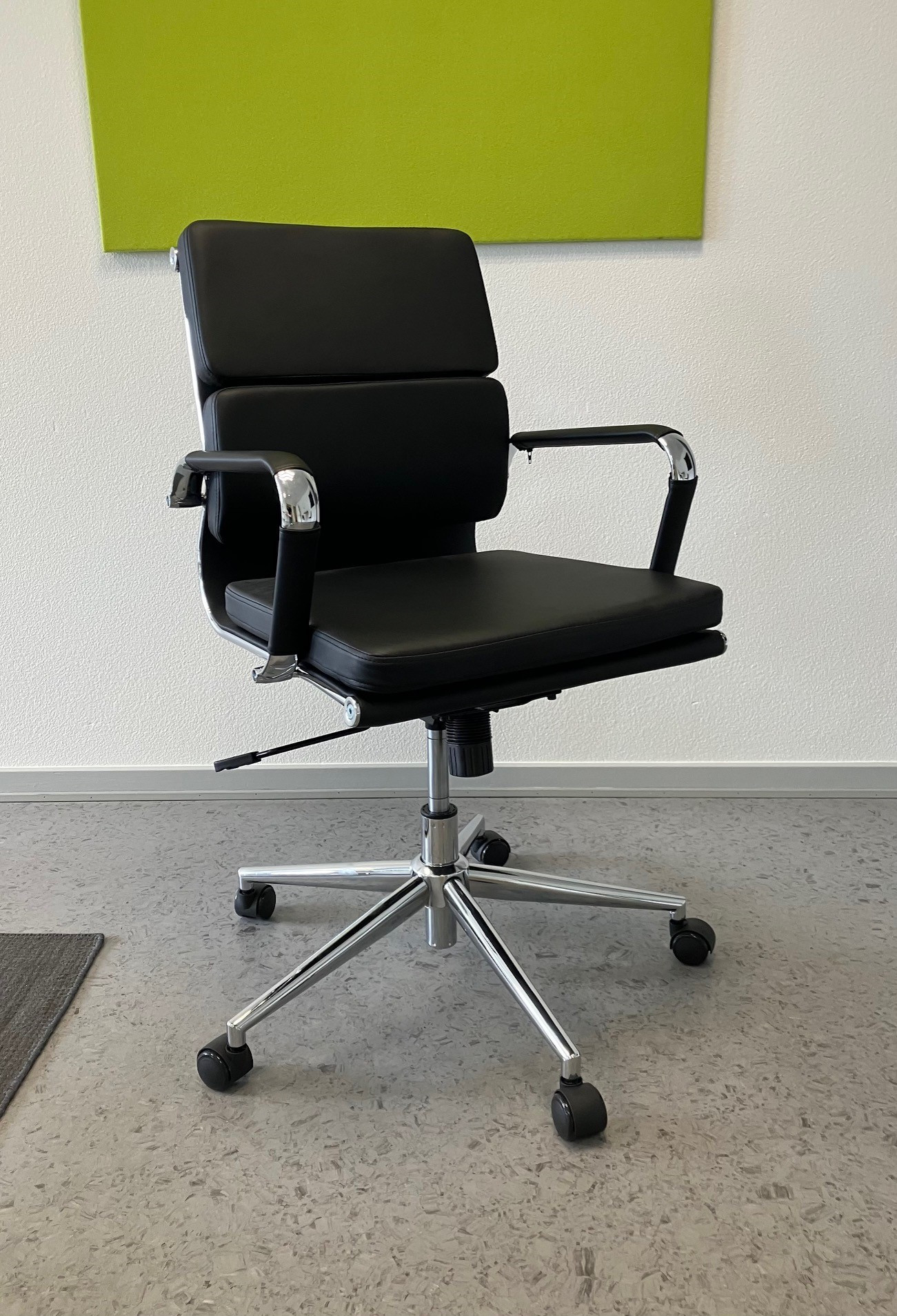 Sevilla stol i sort kunstlæder