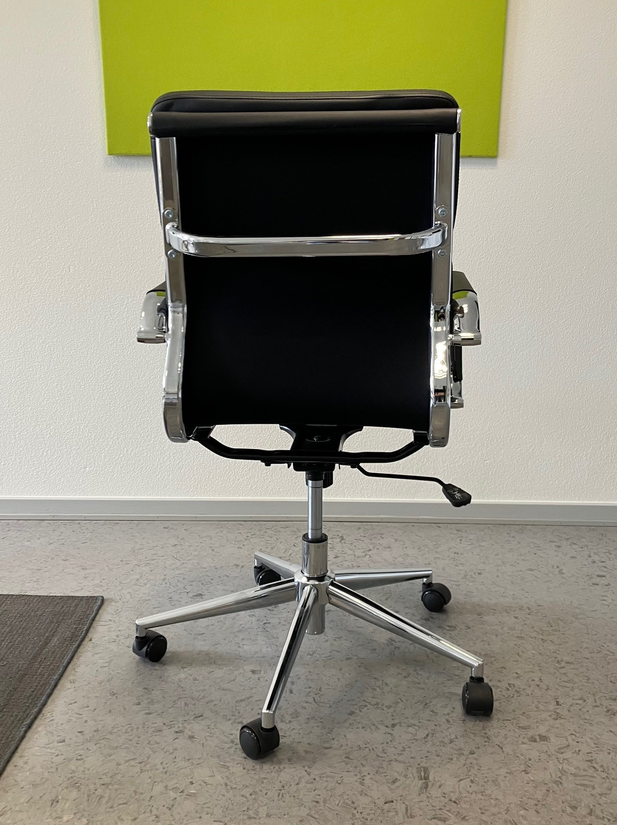 Sevilla stol i sort kunstlæder