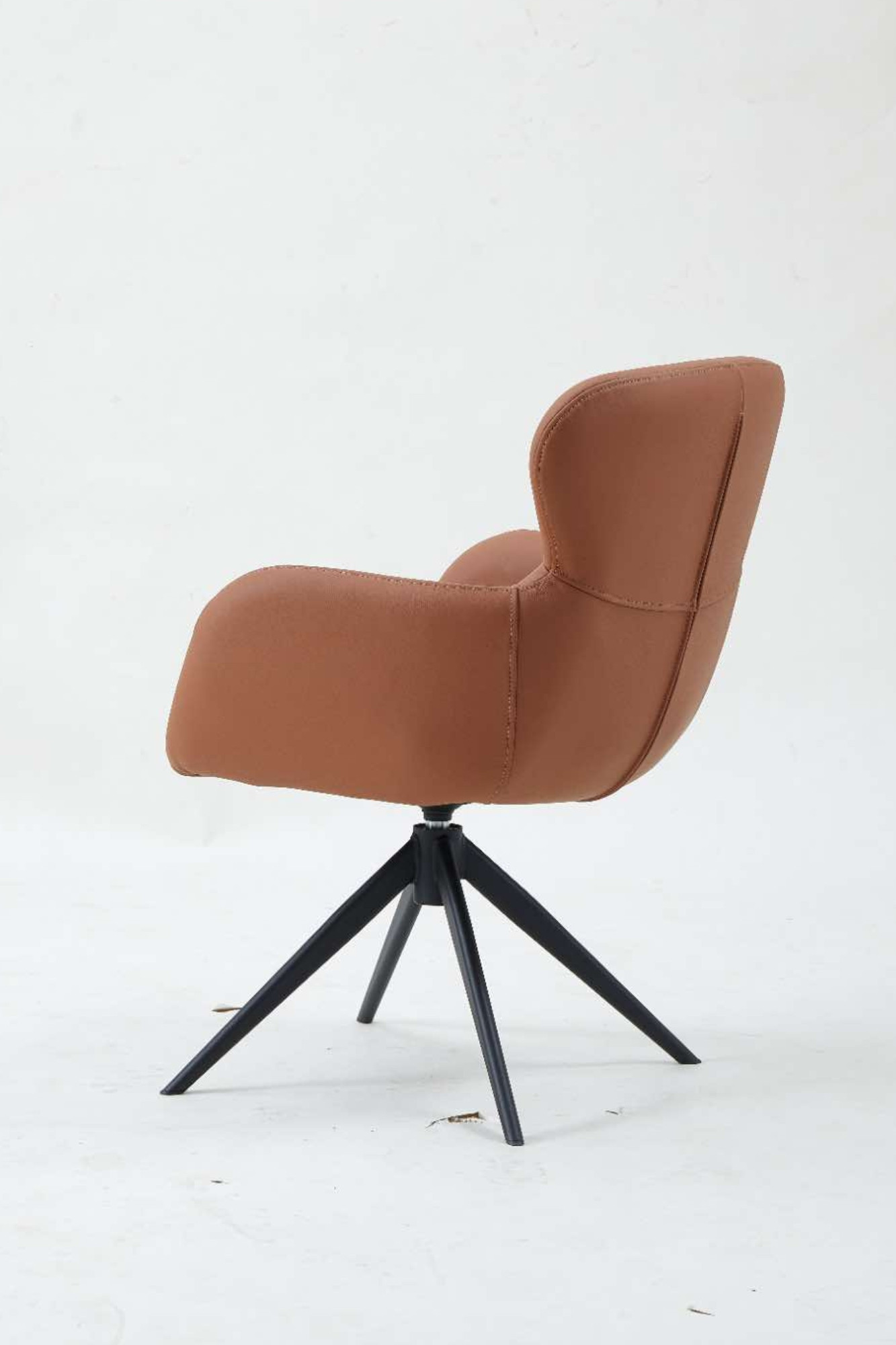 Benjamin spisebordsstol i sort eller brun læder