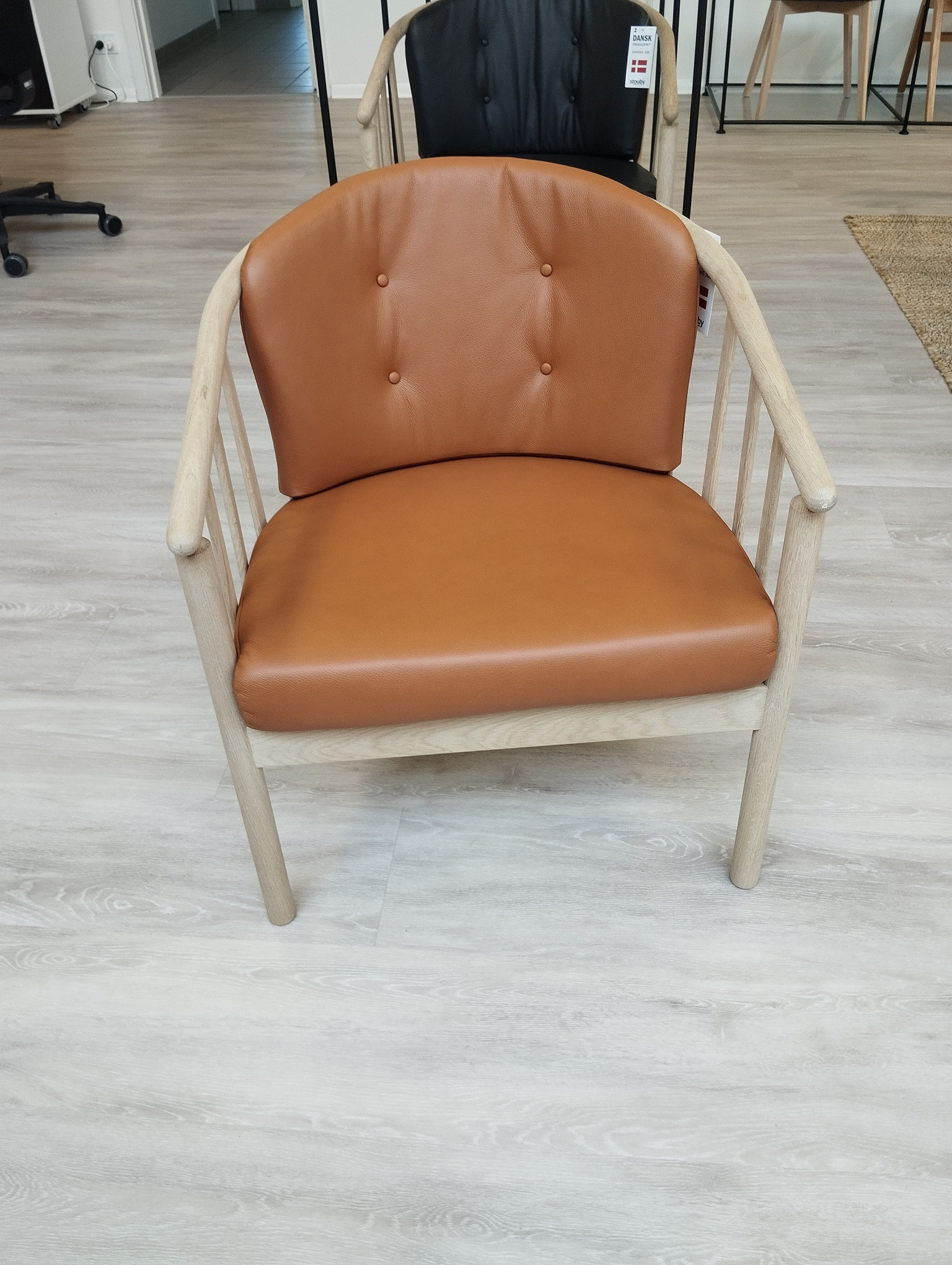 Bella Eg/cognaclæder - UDSTILLINGSMODEL - Kun 2 stk.