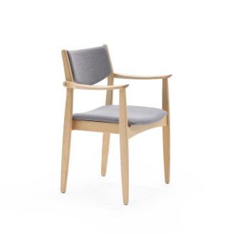 Helland Addi stol med armlæn | Stabelbar designklassiker
